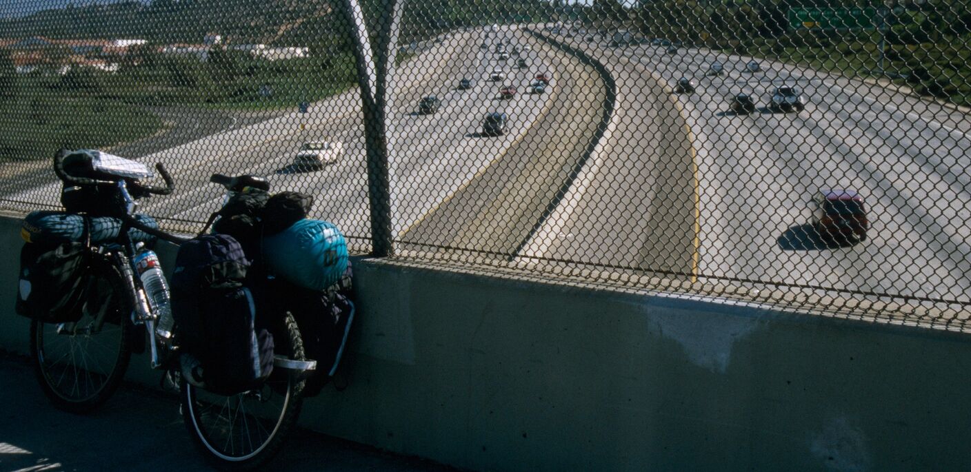 Brücke über einen Freeway in der Nähe von San Diego, USA - Bild Ruedi Anneler